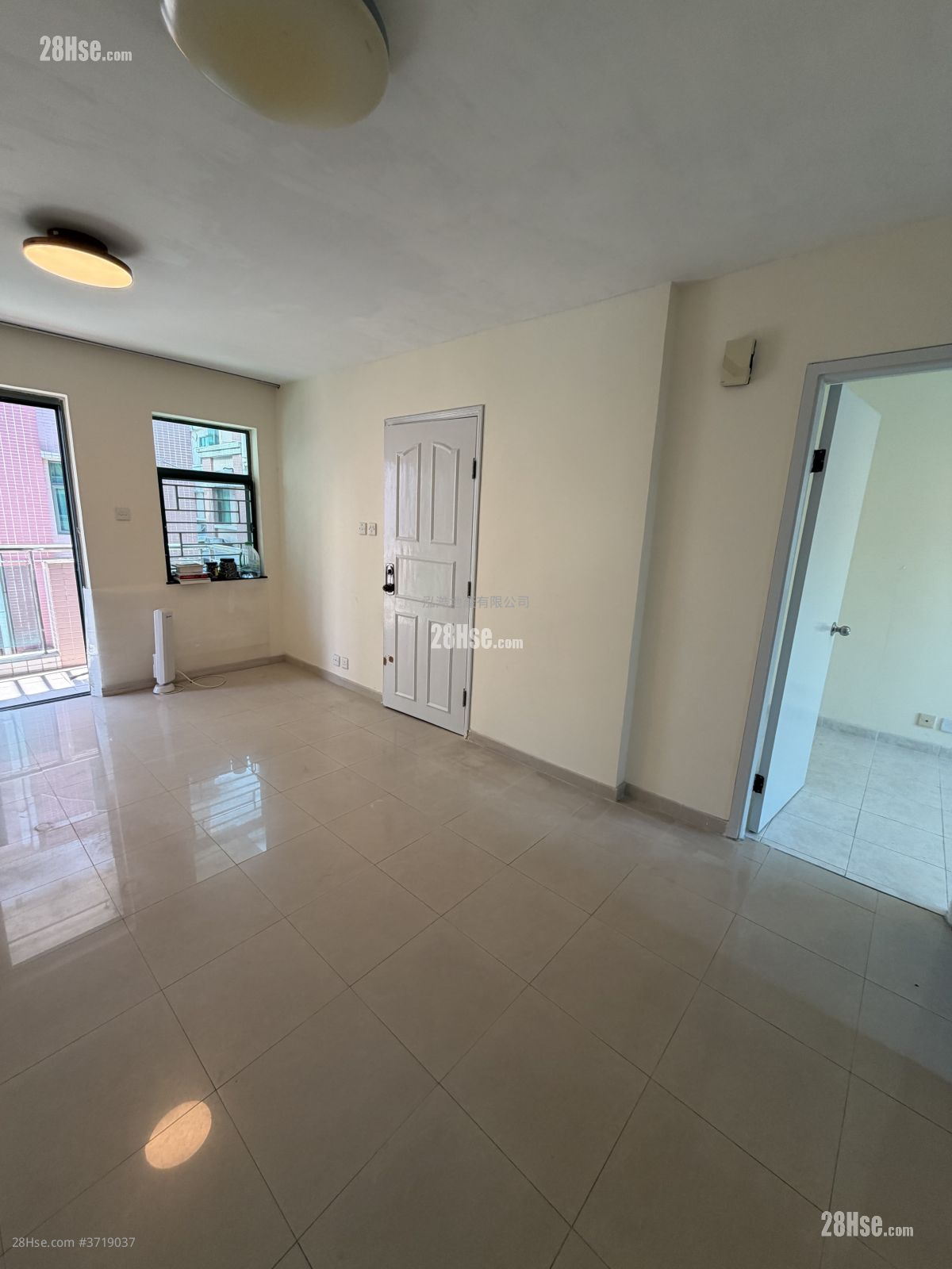 村屋 售盤 3 房 , 1 浴室 700 平方呎