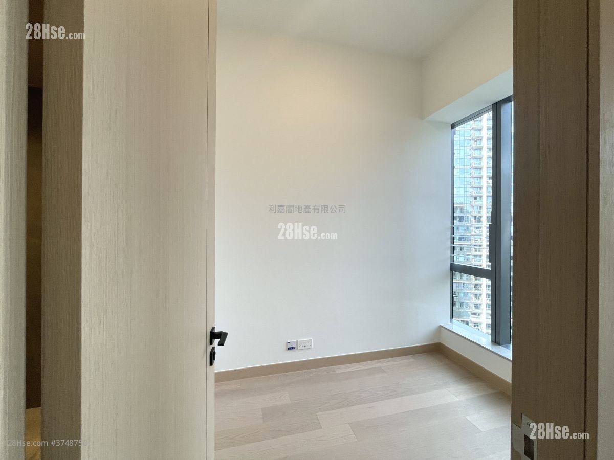 Seasons Place 售盘 1 房 , 1 浴室 322 平方尺