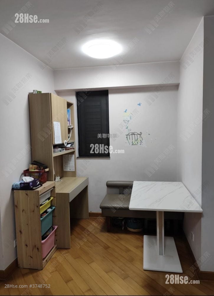 Beneville Sell 2 Bedrooms 445 ft²