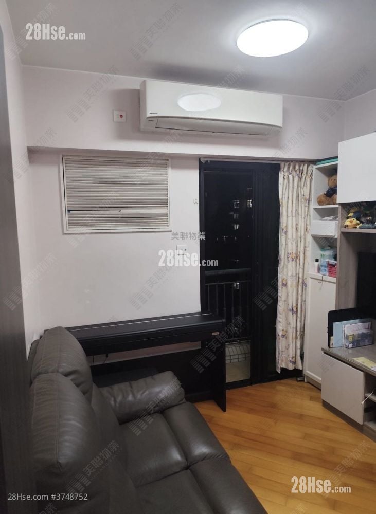 Beneville Sell 2 Bedrooms 445 ft²