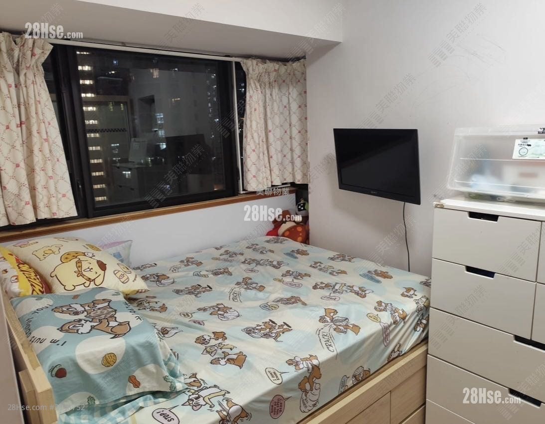 Beneville Sell 2 Bedrooms 445 ft²