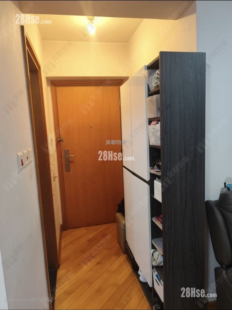 Beneville Sell 2 Bedrooms 445 ft²