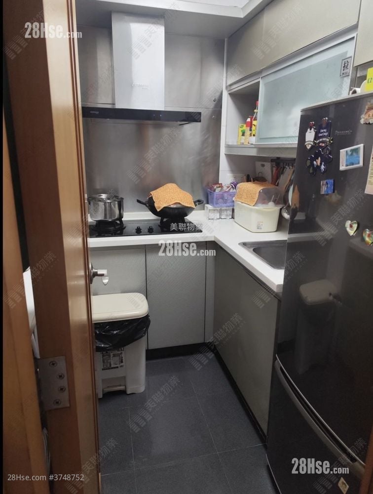 Beneville Sell 2 Bedrooms 445 ft²