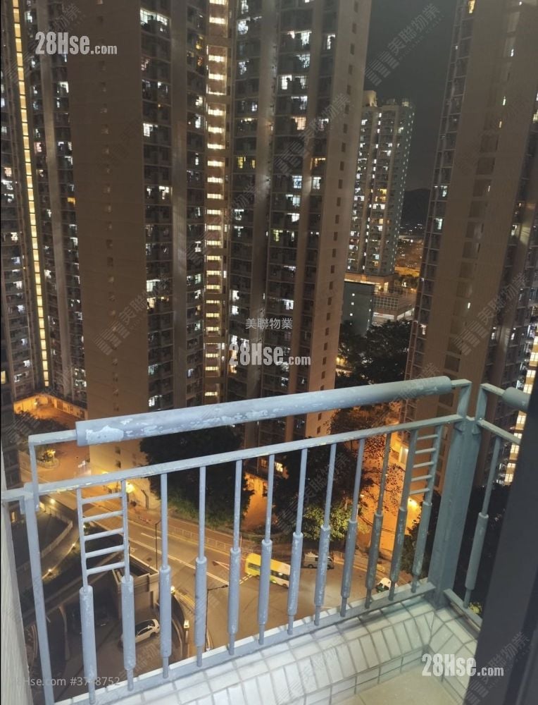 Beneville Sell 2 Bedrooms 445 ft²