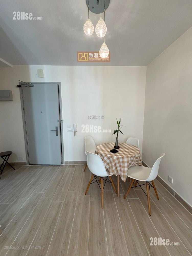 Sheung Chui Court Sell 2 Bedrooms 438 ft²