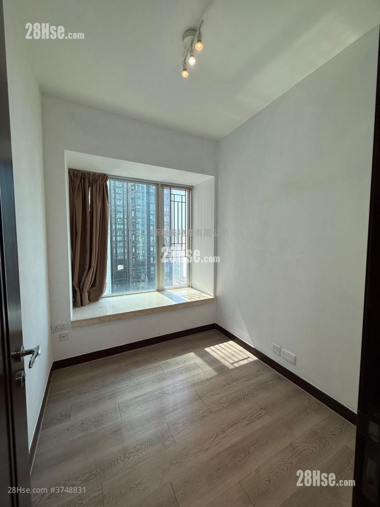 The Legend Rental 3 Bedrooms , 2 Bathrooms 867 ft²