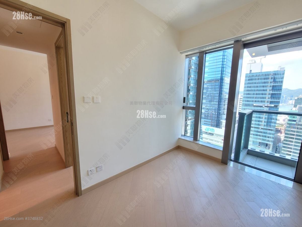 Grand Central Sell 2 Bedrooms , 1 Bathroom 595 ft²