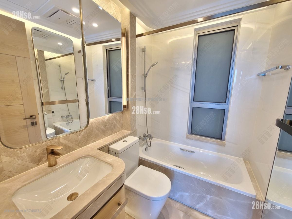 Grand Central Sell 2 Bedrooms , 1 Bathroom 595 ft²