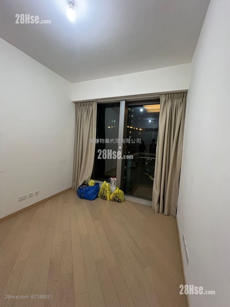 Grand Central Sell 2 Bedrooms , 1 Bathroom 597 ft²