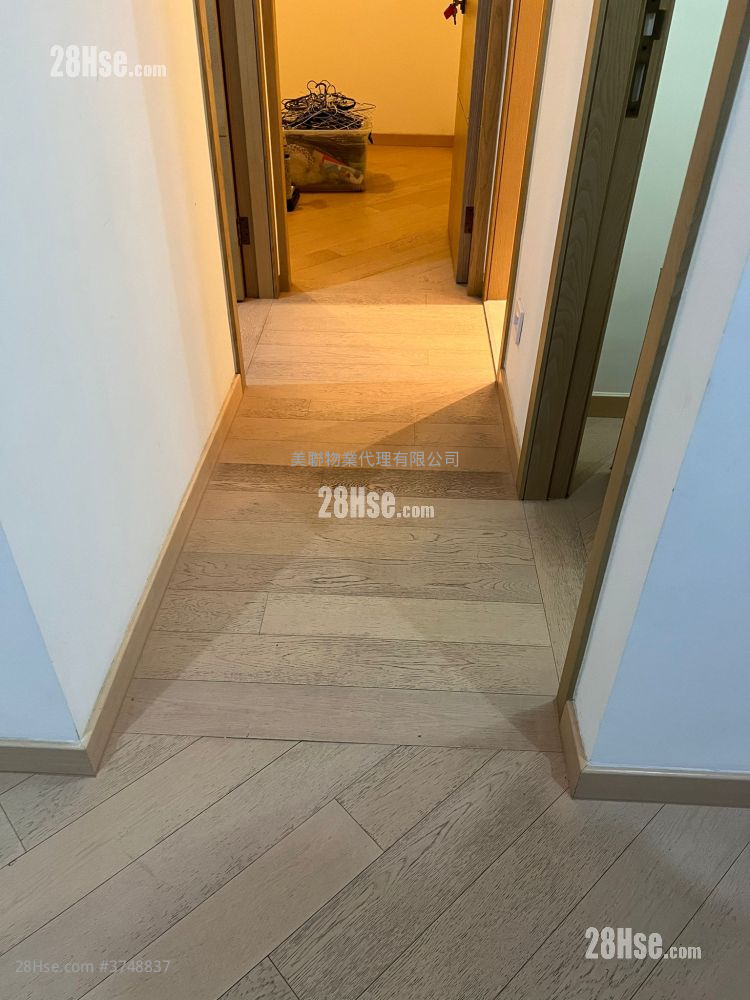 Grand Central Sell 2 Bedrooms , 1 Bathroom 597 ft²