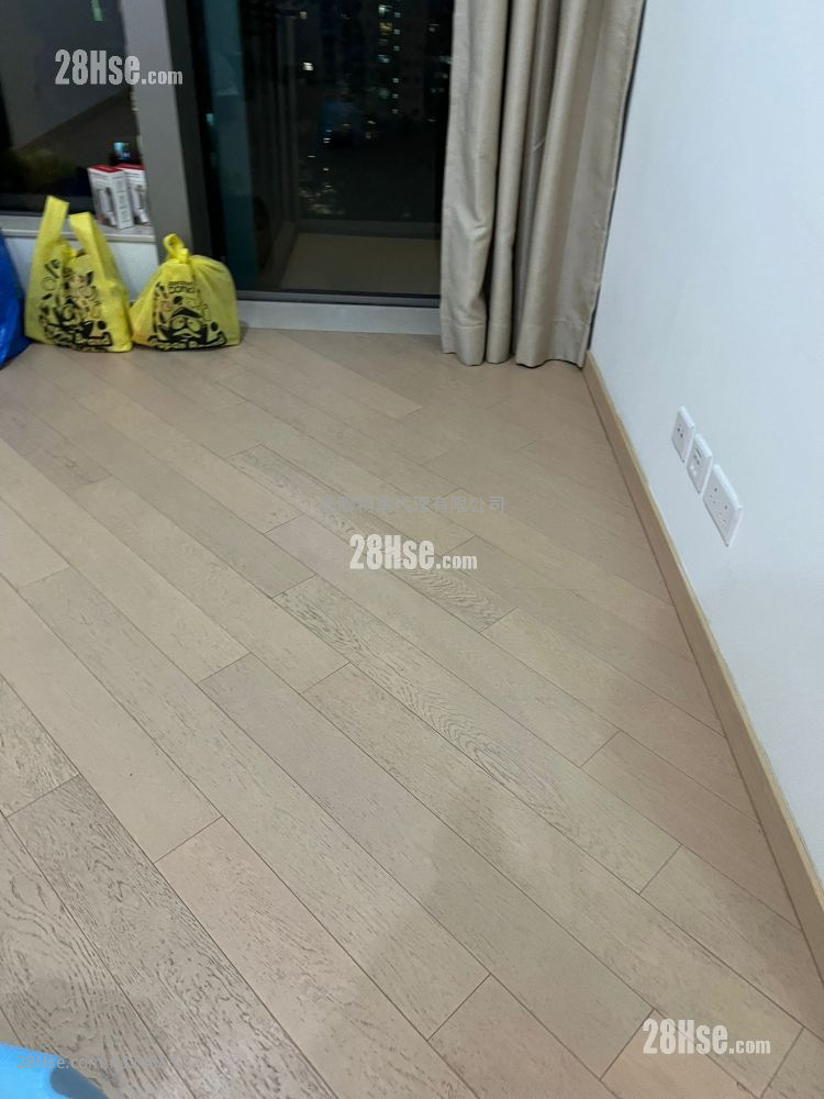 Grand Central Sell 2 Bedrooms , 1 Bathroom 597 ft²