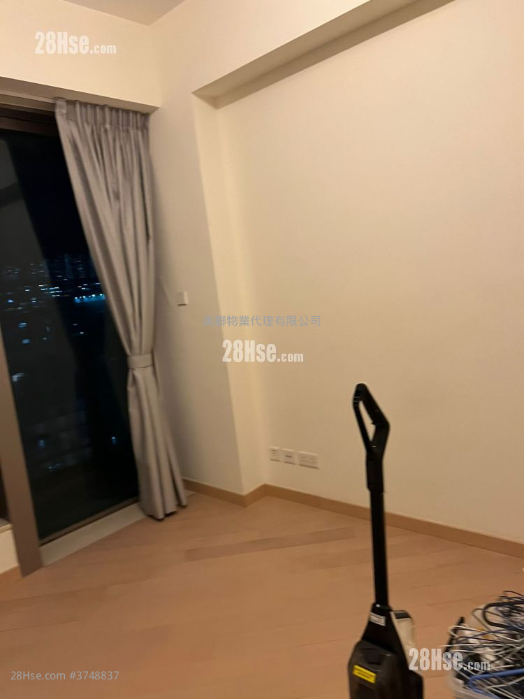 Grand Central Sell 2 Bedrooms , 1 Bathroom 597 ft²