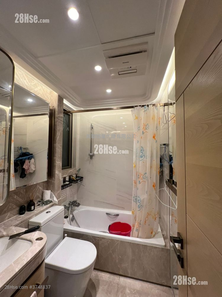 Grand Central Sell 2 Bedrooms , 1 Bathroom 597 ft²