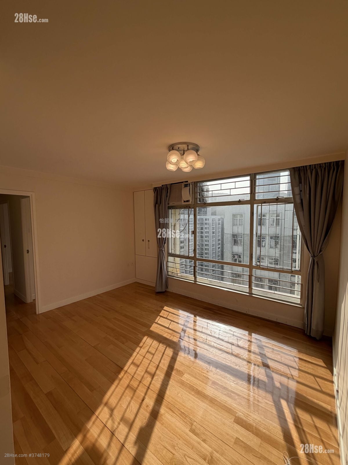 太古城 售盘 3 房 , 2 浴室 760 平方尺