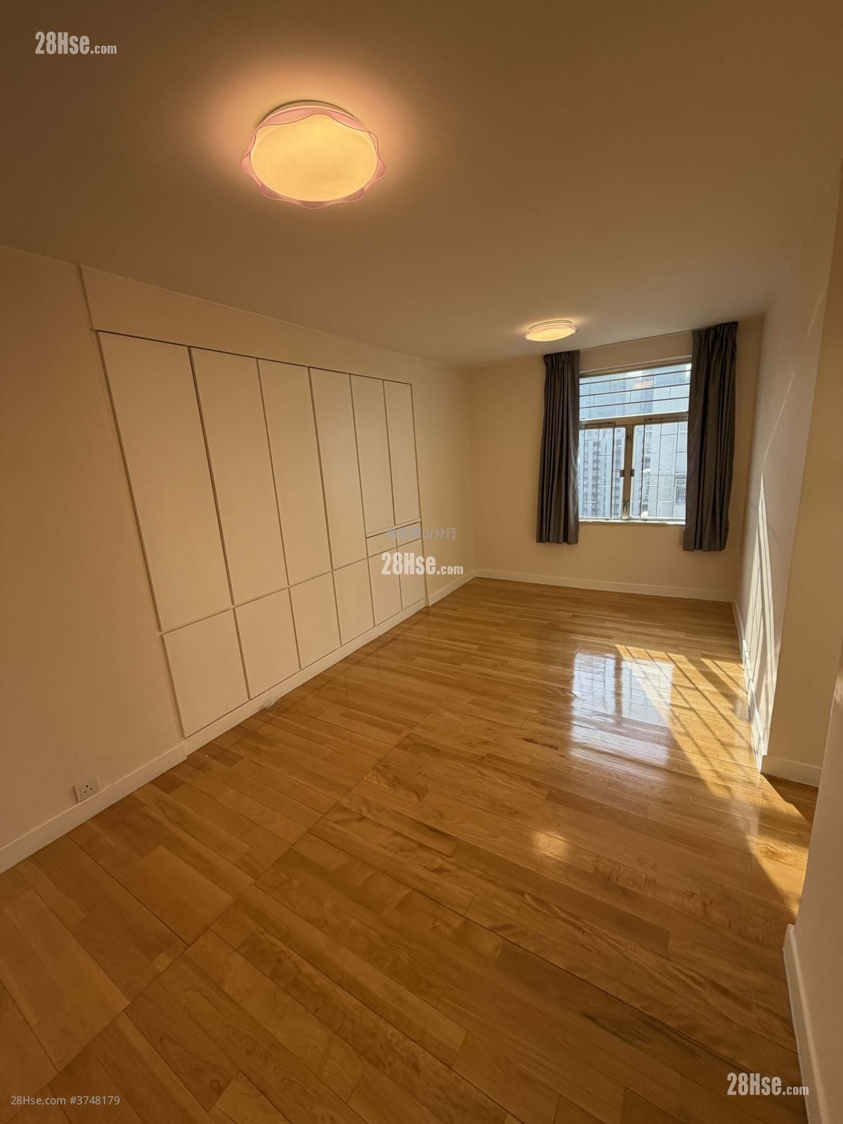 太古城 售盘 3 房 , 2 浴室 760 平方尺