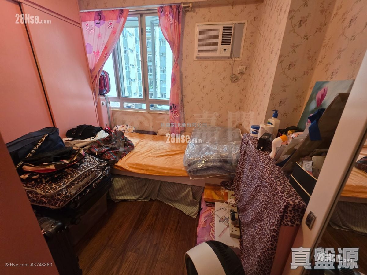 Mei Foo Sun Chuen Sell 3 Bedrooms , 2 Bathrooms 745 ft²