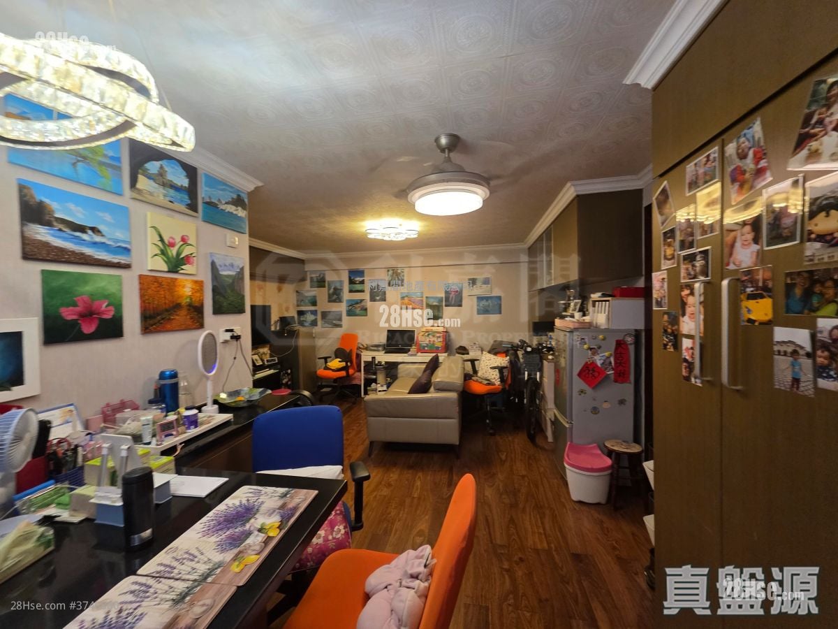 Mei Foo Sun Chuen Sell 3 Bedrooms , 2 Bathrooms 745 ft²