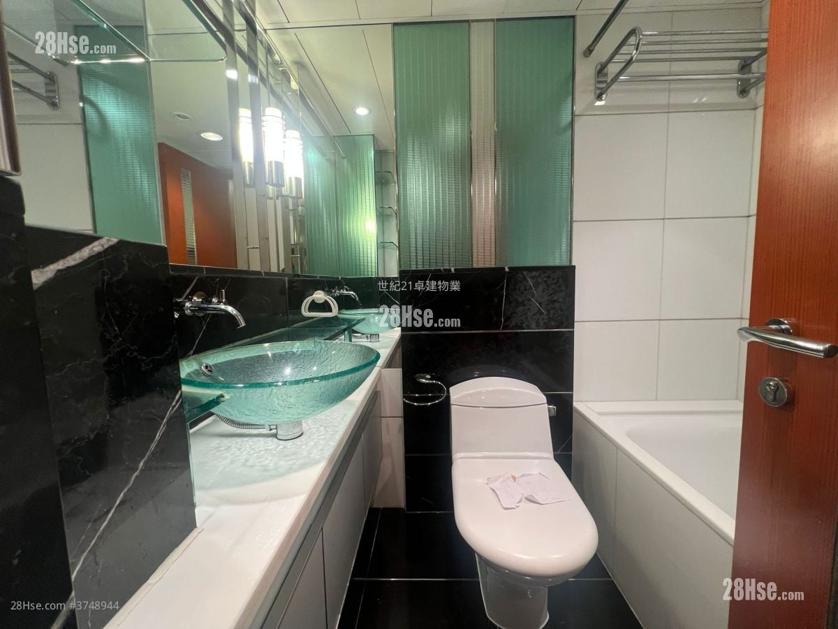 The Harbourside Sell 2 Bedrooms , 2 Bathrooms 743 ft²