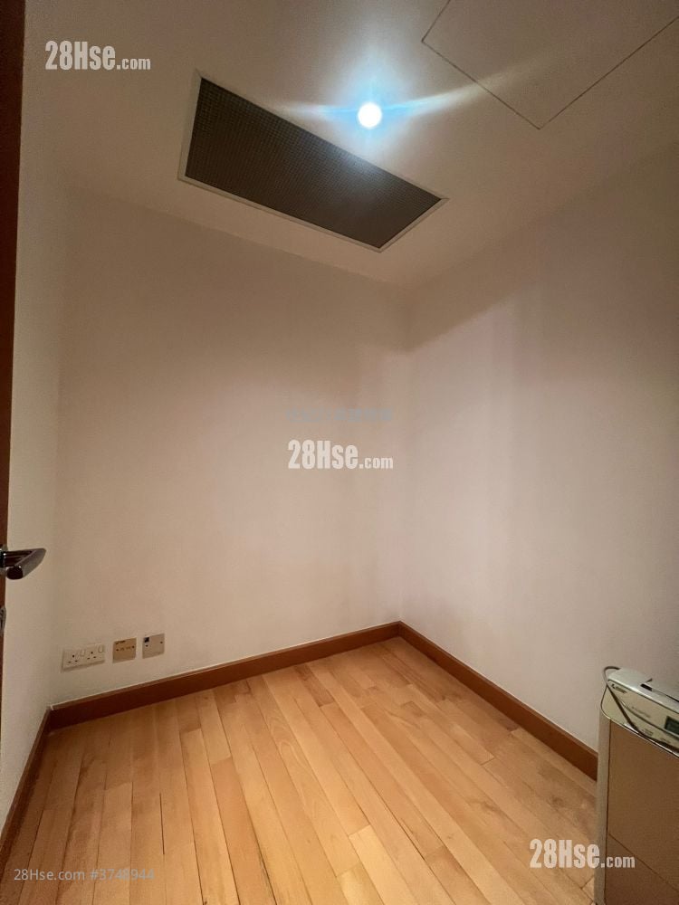 The Harbourside Sell 2 Bedrooms , 2 Bathrooms 743 ft²