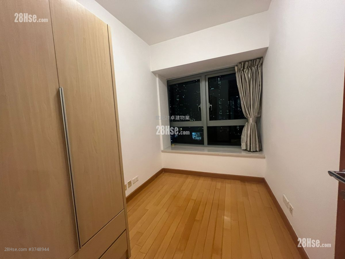 The Harbourside Sell 2 Bedrooms , 2 Bathrooms 743 ft²