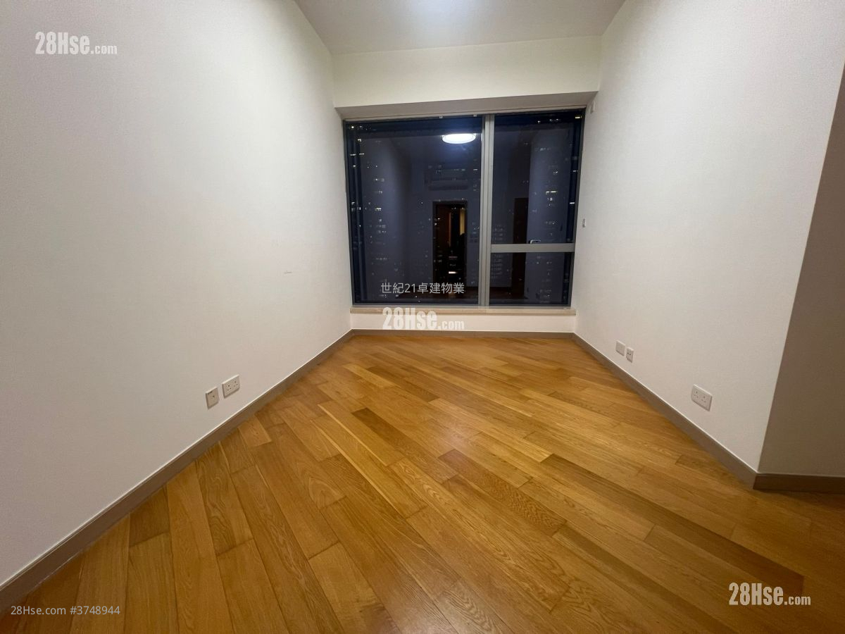 The Harbourside Sell 2 Bedrooms , 2 Bathrooms 743 ft²