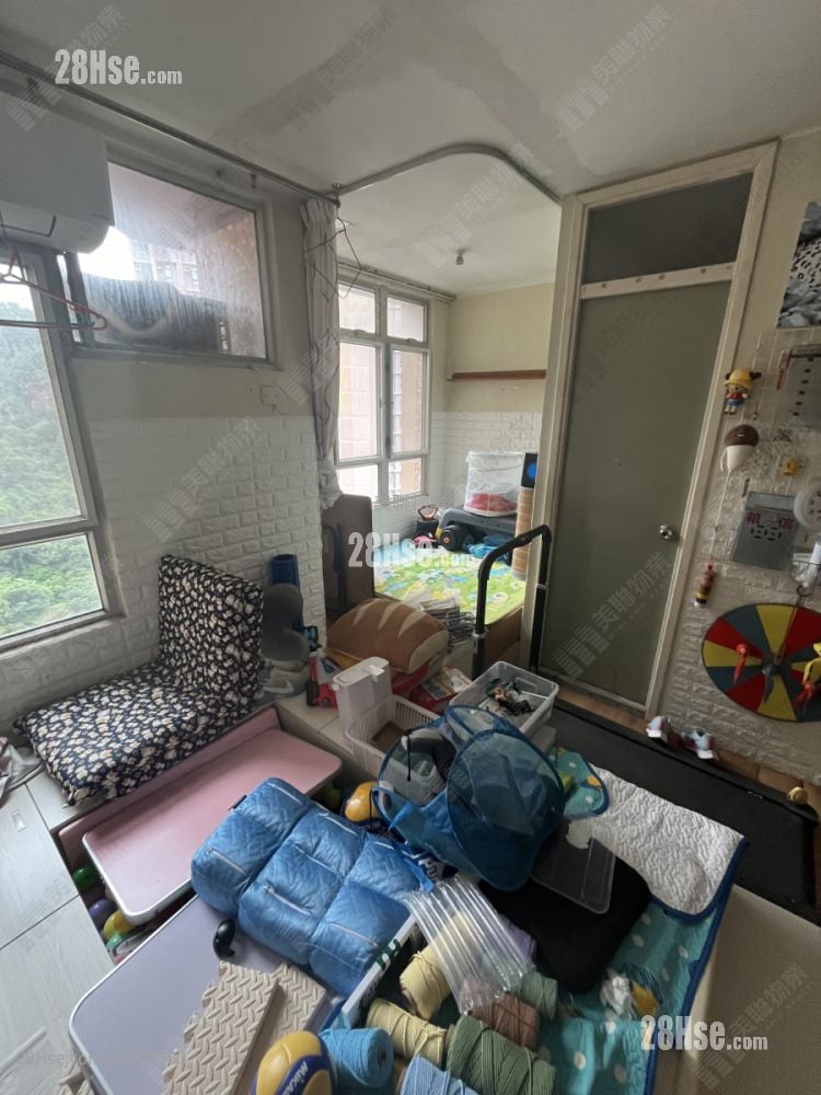 Yung Shing Court Sell 2 Bedrooms 640 ft²