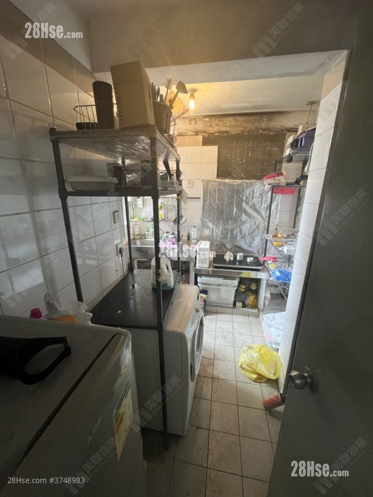 Yung Shing Court Sell 2 Bedrooms 640 ft²