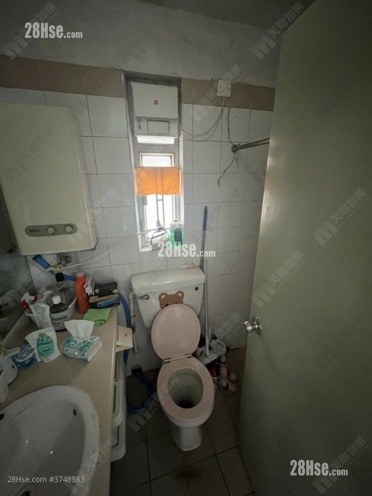 Yung Shing Court Sell 2 Bedrooms 640 ft²