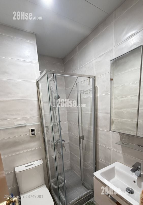 One New York Sell 1 Bedroom 240 ft²