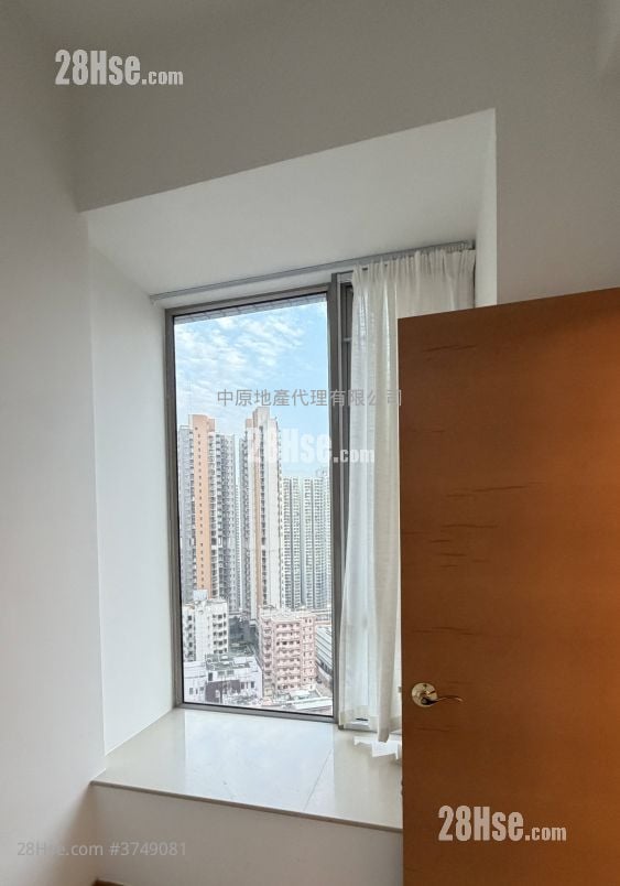 One New York Sell 1 Bedroom 240 ft²