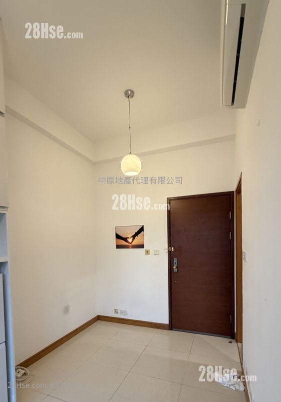 One New York Sell 1 Bedroom 240 ft²