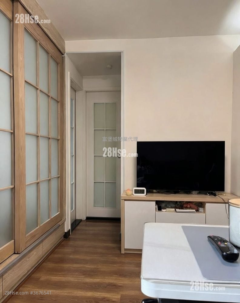 Fung Shing Court Sell 2 Bedrooms , 1 Bathroom 381 ft²