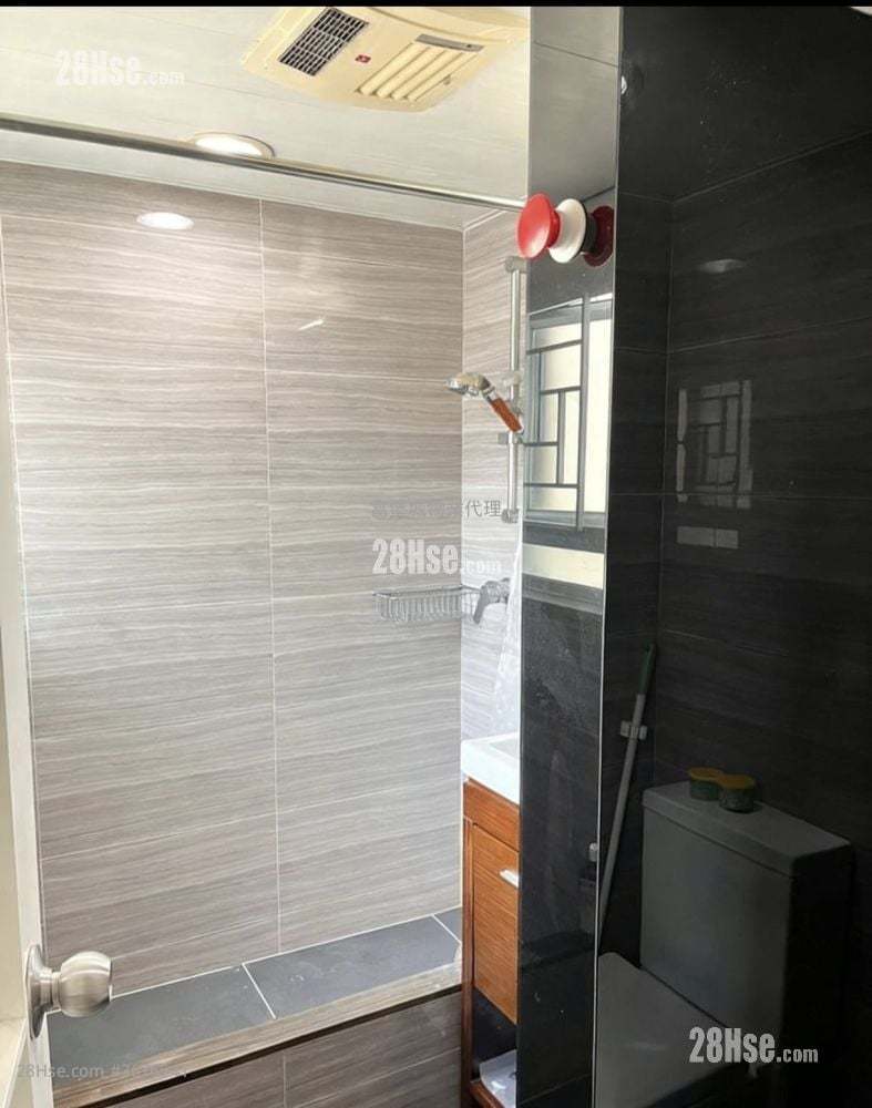 Fung Shing Court Sell 2 Bedrooms , 1 Bathroom 381 ft²