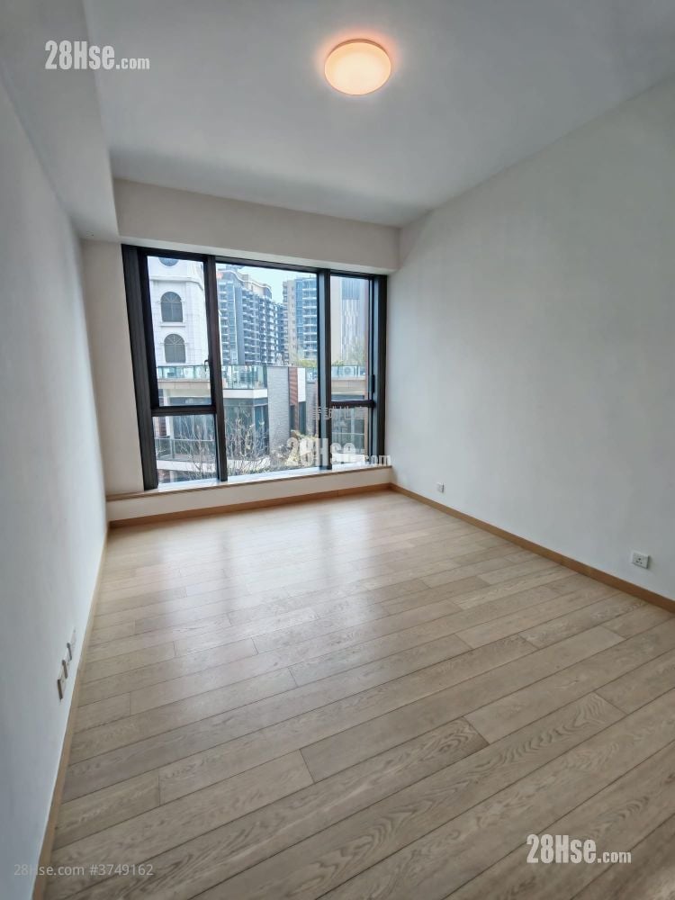 The Bloomsway Sell 5+ Bedrooms , 4 Bathrooms 1,398 ft²