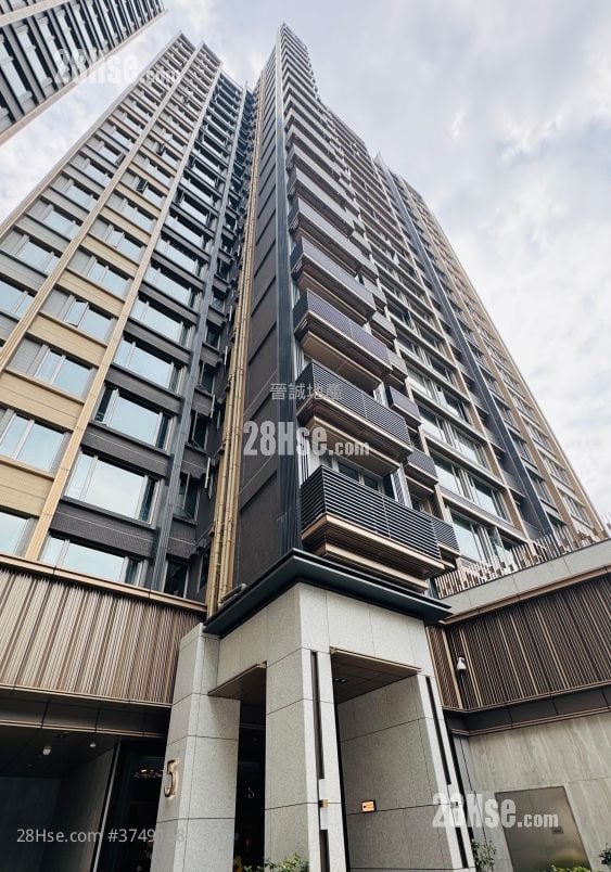 Grand Jeté Sell 1 Bedroom , 1 Bathroom 266 ft²