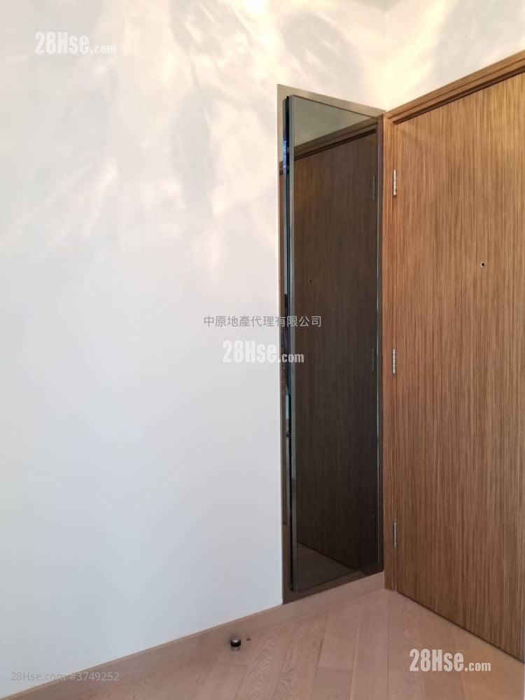 Century Gateway Sell 1 Bedroom , 1 Bathroom 372 ft²