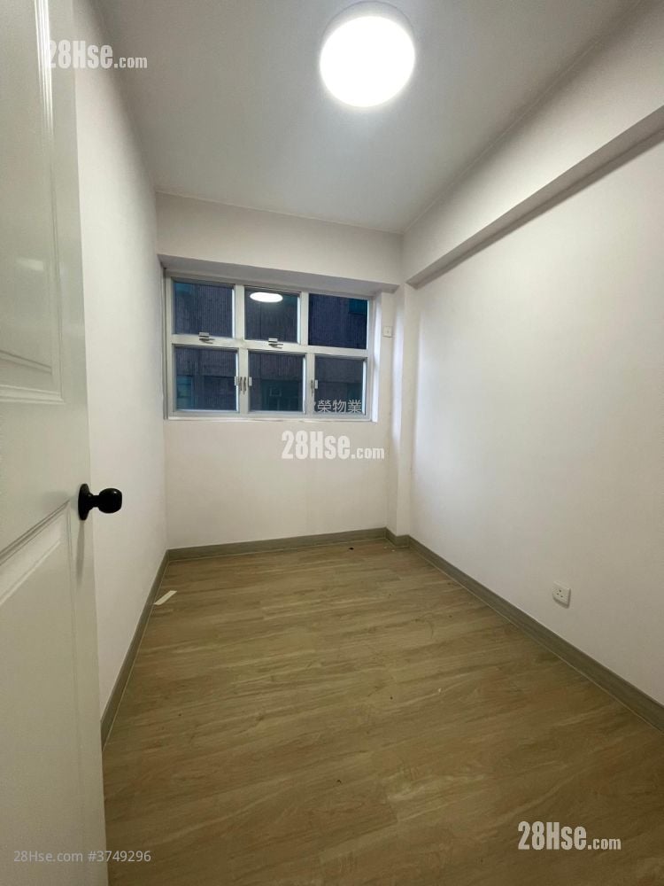 Yuen Fat Building Sell 574 ft²