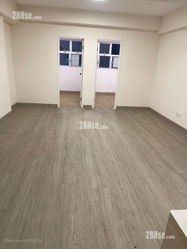 Yuen Fat Building Sell 574 ft²