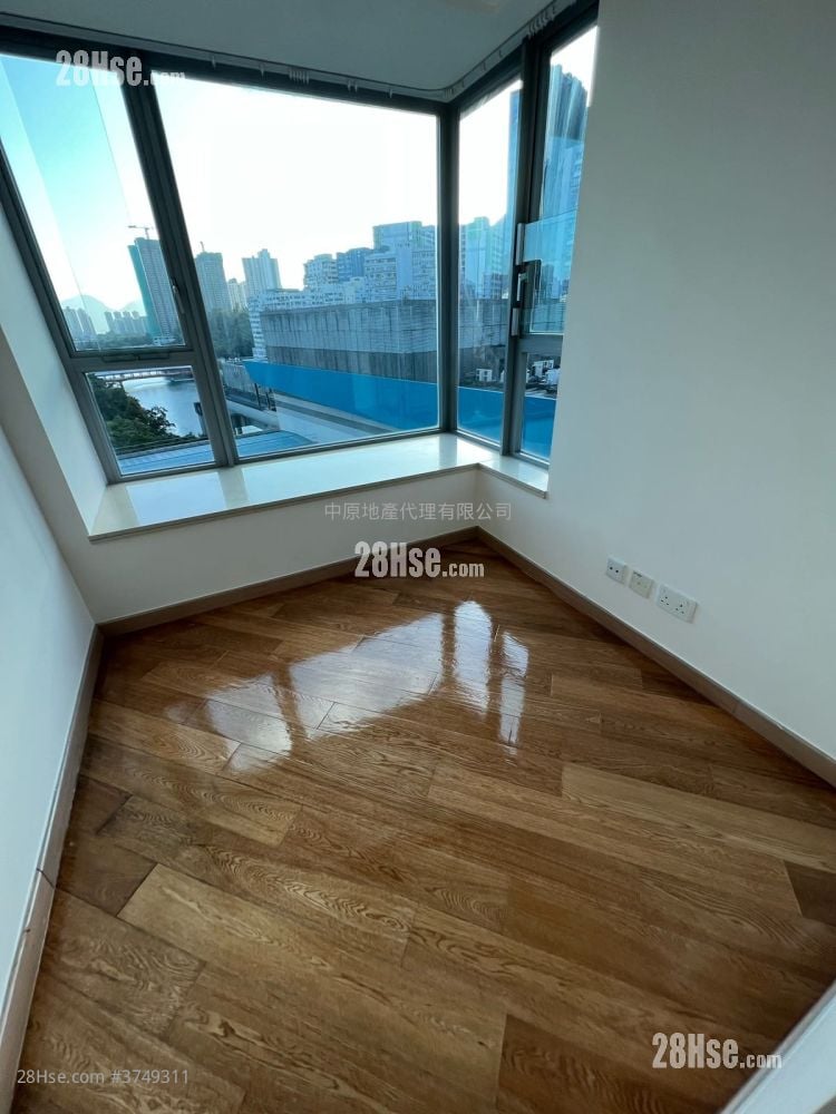 Century Gateway Sell 3 Bedrooms , 1 Bathroom 722 ft²