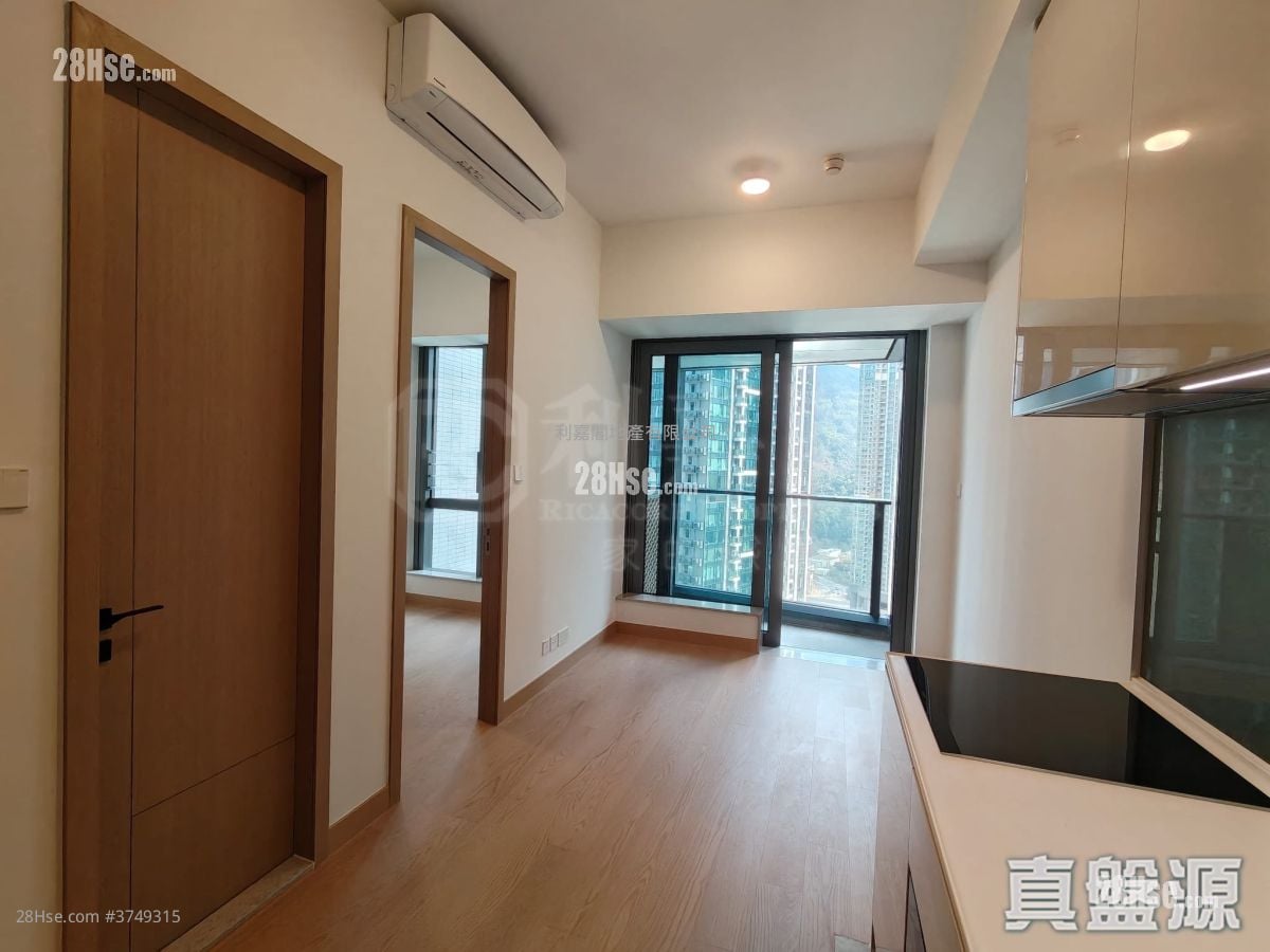 Seasons Place 售盤 1 房 , 1 浴室 323 平方呎