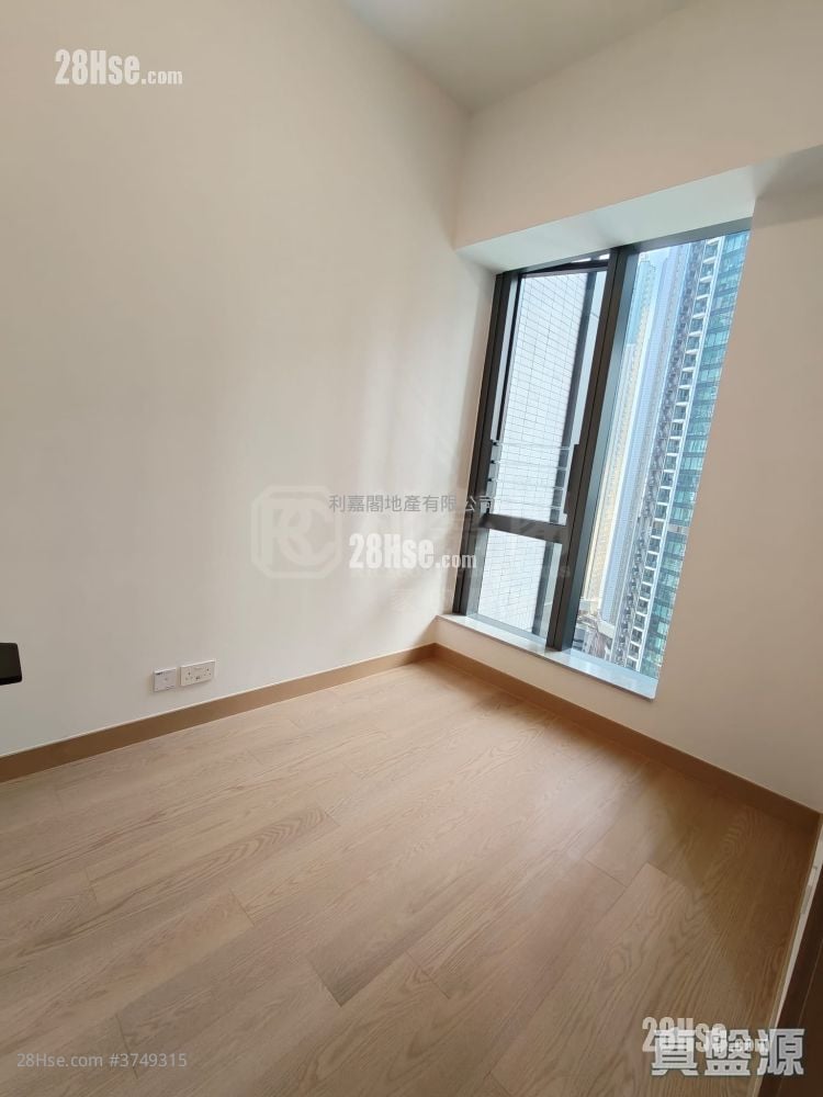 Seasons Place 售盤 1 房 , 1 浴室 323 平方呎