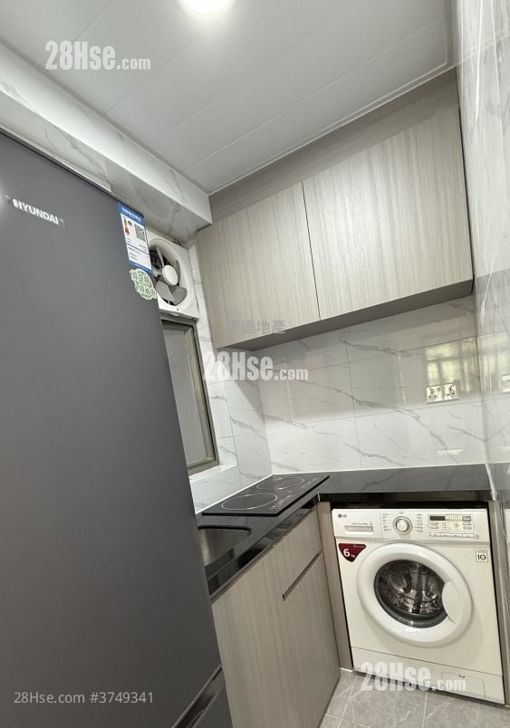 Chung Wo Building Sell 3 Bedrooms , 1 Bathroom 400 ft²