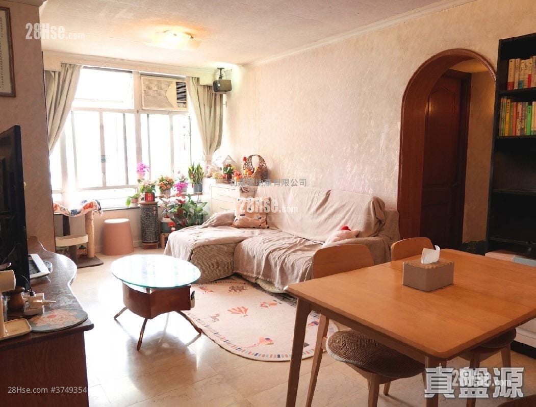 Tin Oi Court Sell 3 Bedrooms , 1 Bathroom 598 ft²