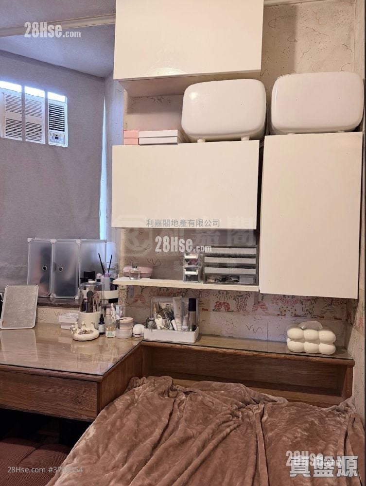 Tin Oi Court Sell 3 Bedrooms , 1 Bathroom 598 ft²