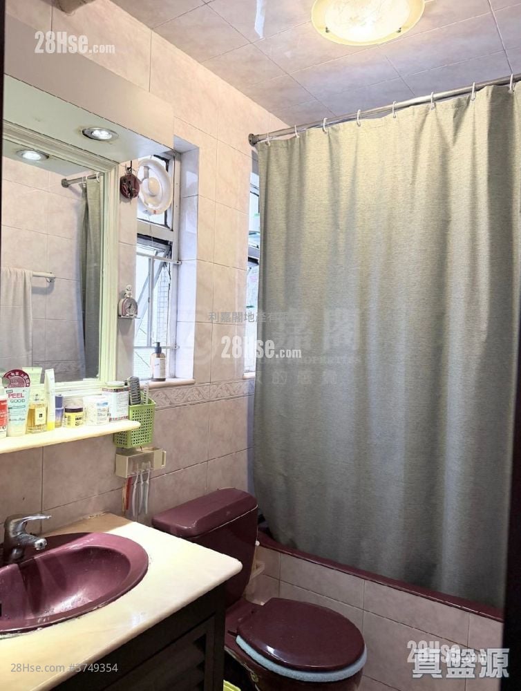 Tin Oi Court Sell 3 Bedrooms , 1 Bathroom 598 ft²