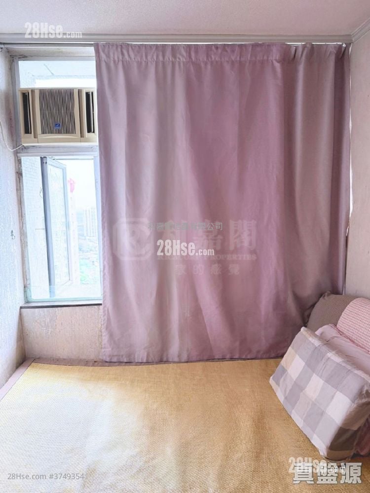 Tin Oi Court Sell 3 Bedrooms , 1 Bathroom 598 ft²