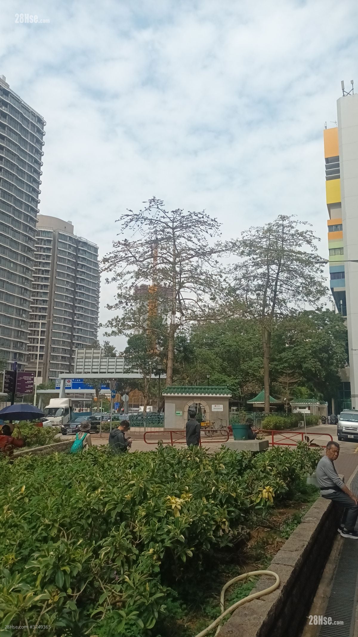 Garden Building Sell 2 Bedrooms , 1 Bathroom 425 ft²