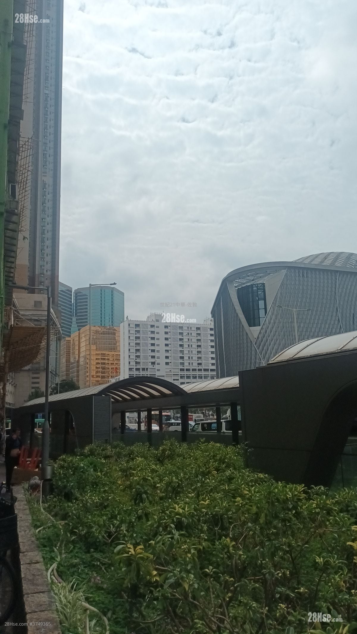 Garden Building Sell 2 Bedrooms , 1 Bathroom 425 ft²