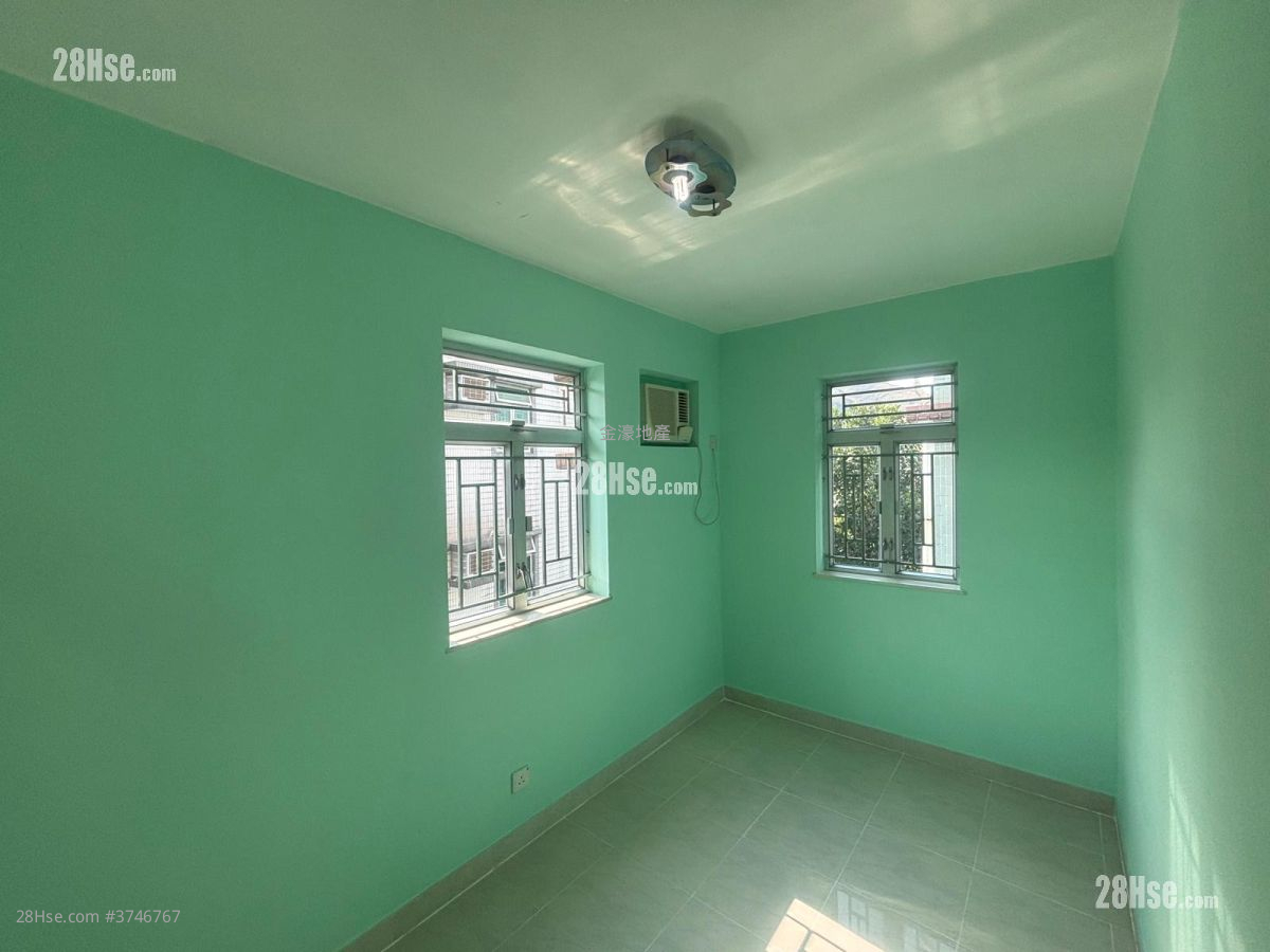 村屋 租盤 3 房 , 1 浴室 700 平方呎