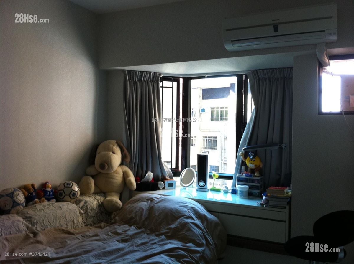 Imperial Court Sell 3 Bedrooms , 2 Bathrooms 963 ft²